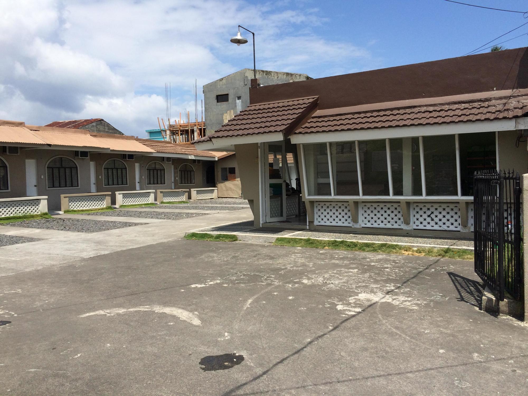 Night & Day Inn Legazpi Exterior photo