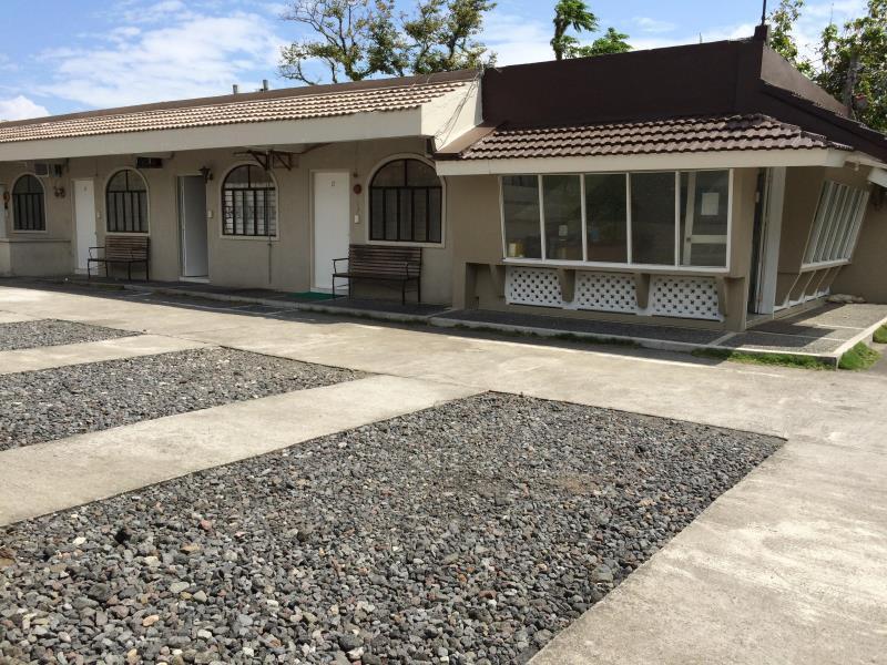 Night & Day Inn Legazpi Exterior photo
