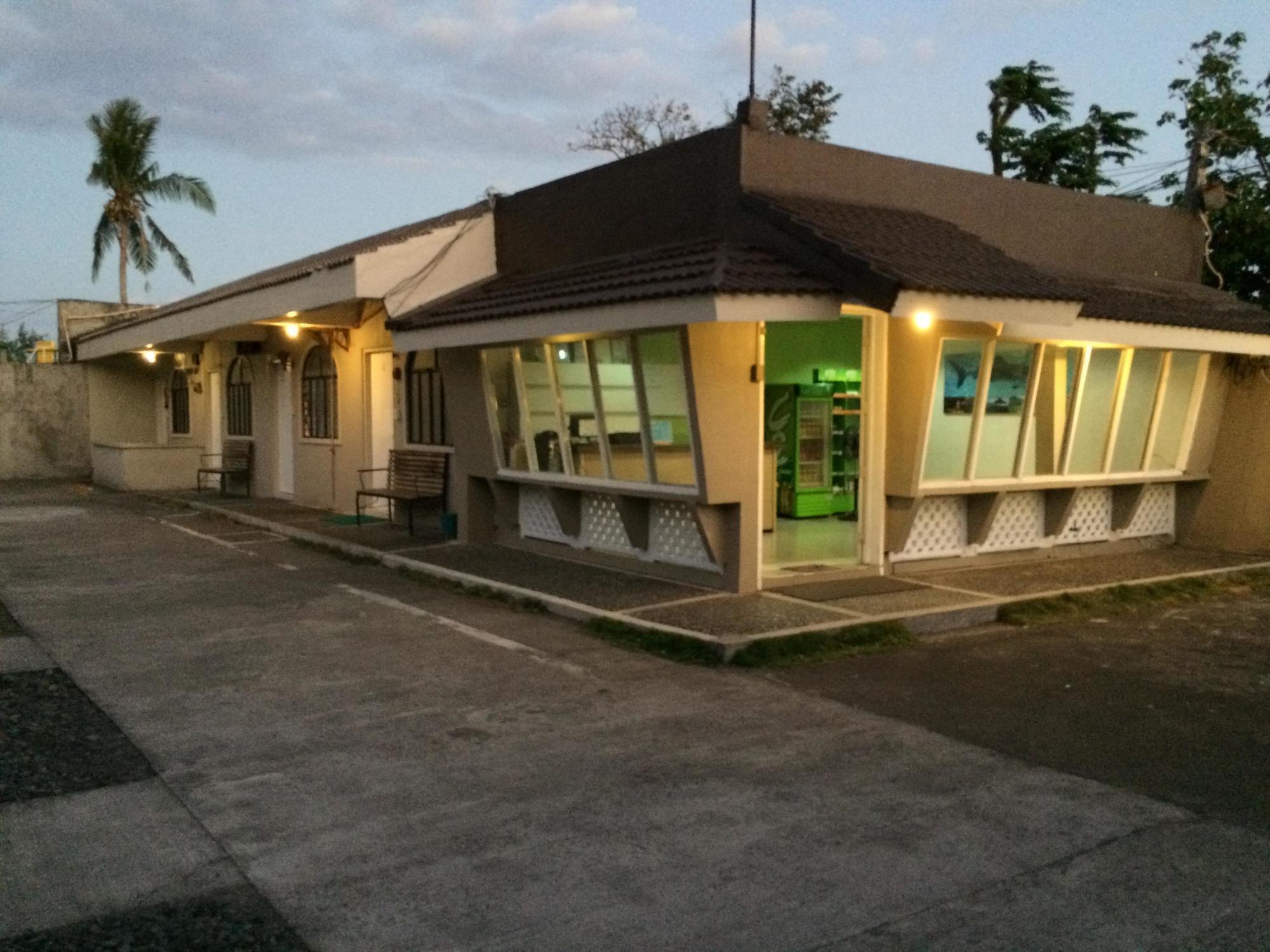 Night & Day Inn Legazpi Exterior photo